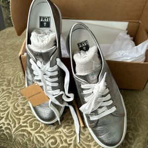 NEW Frye Gia Silver Leather Sneakers